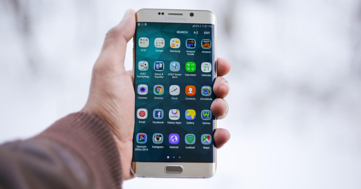 喵趣来袭 App 主视觉：深色手机界面居中展示，四周环绕电光蓝光晕与几何网格线条，整体科技感十足